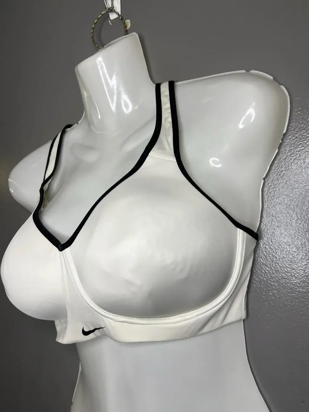 Nike Sports Bra Womens 32DD White Dri-FIT Underwire Racerback Hook Loop Stretch